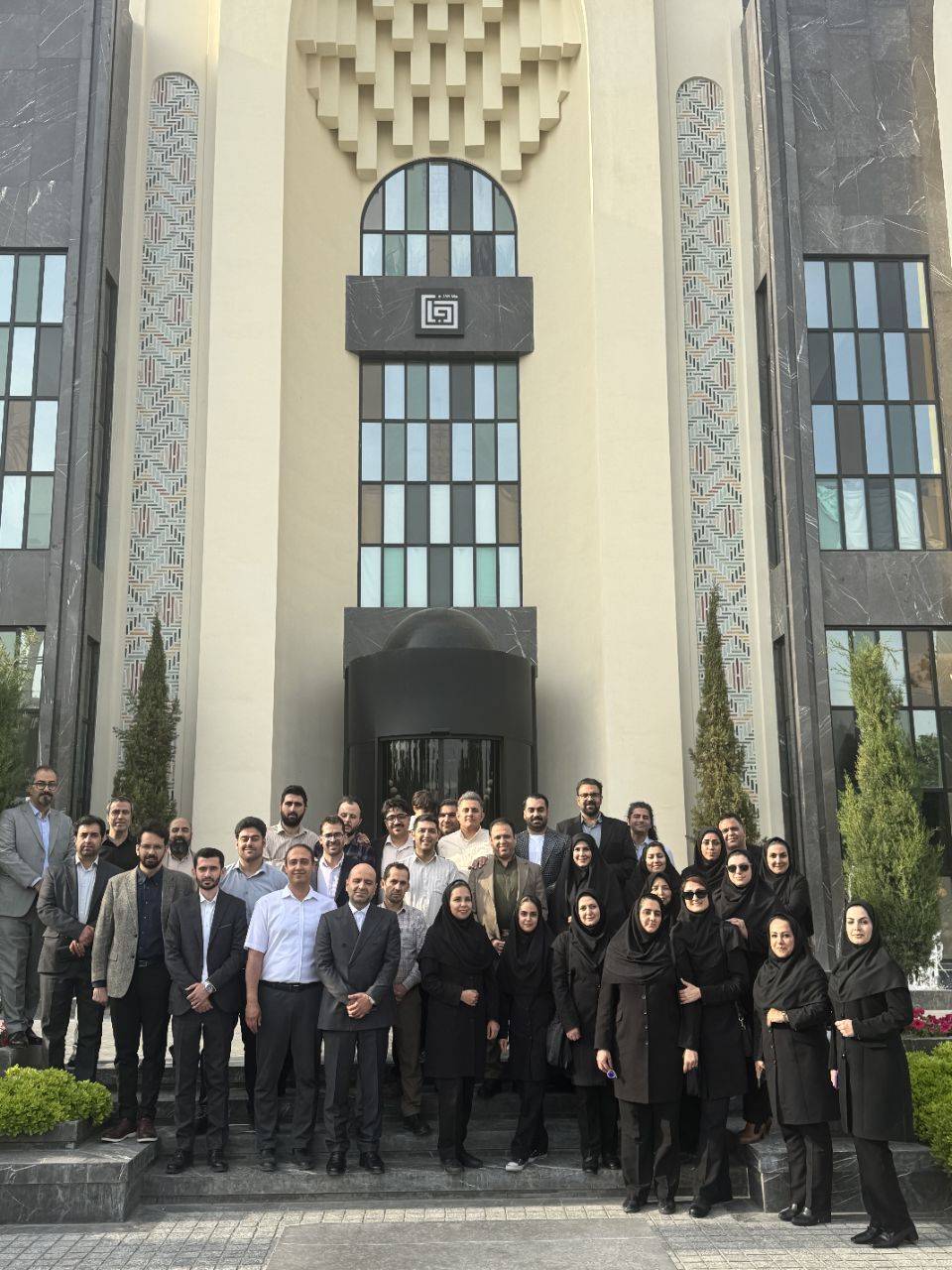 تجلیل از کارکنان شرکت همیاران شمال شرق به مناسبت روز کار و کارگر