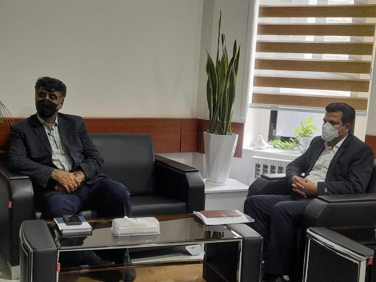مدیرعامل شرکت همیاران شمال شرق با مدیرکل پشتیبانی شهرداری مشهد دیدار کرد.